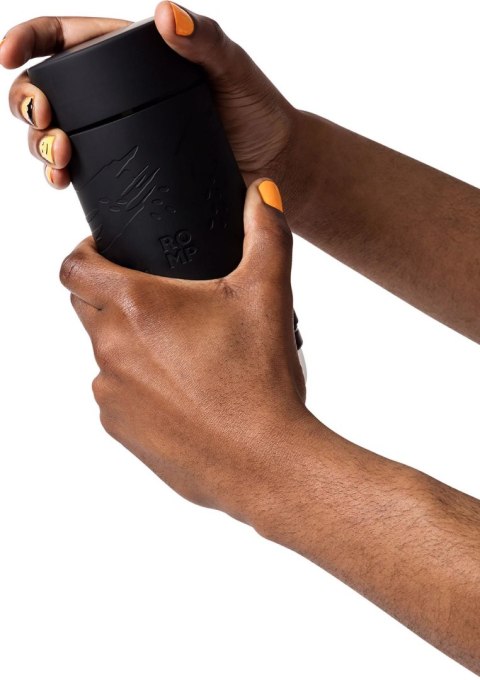 Dash Black - masturbator z naturalnym efektem ssania